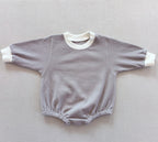 Body naissance coton gaufré Doucenest gris avec poignets blancs — vue à plat