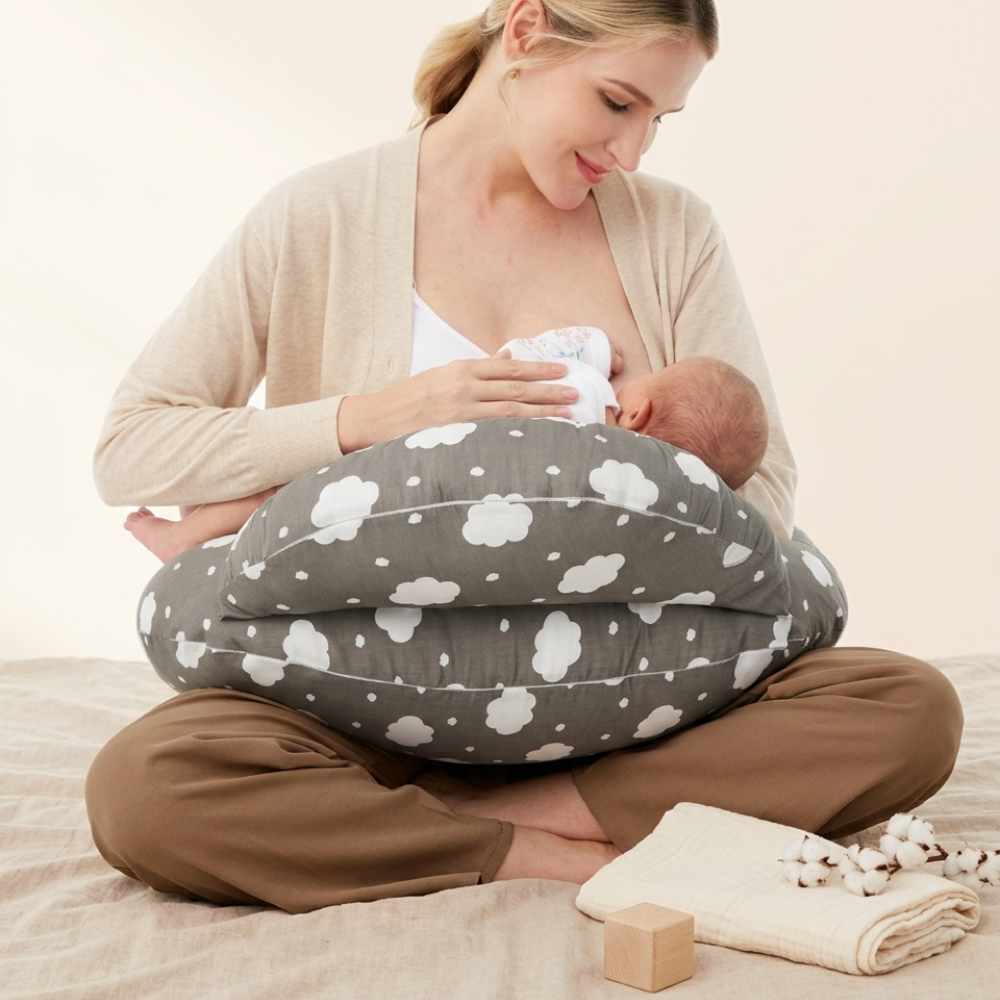 Coussin allaitement ergonomique Doucenest — vue rapprochée
